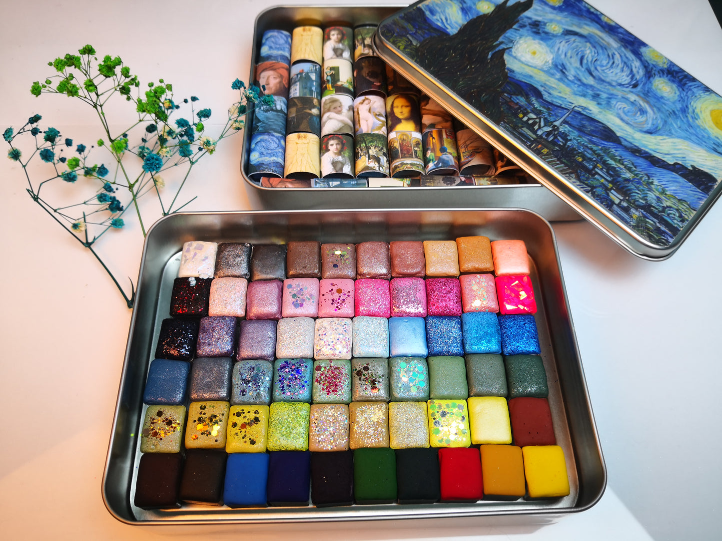 60-teiliges Aquarellset – handgefertigte Aquarellfarben in halben Näpfen in einer Metalldose